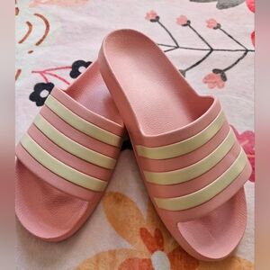 Brand new Womens Adidas Slides Pastel Pink Size 9